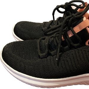 Women’s running sneakers size 6 1/2 US